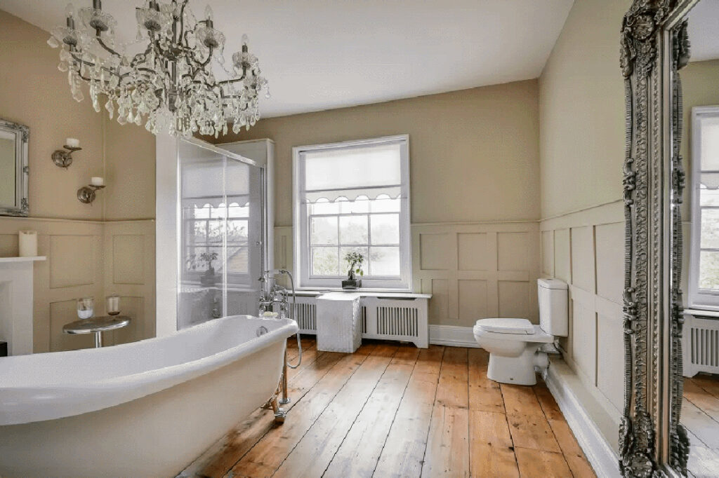 Traditional bathroom