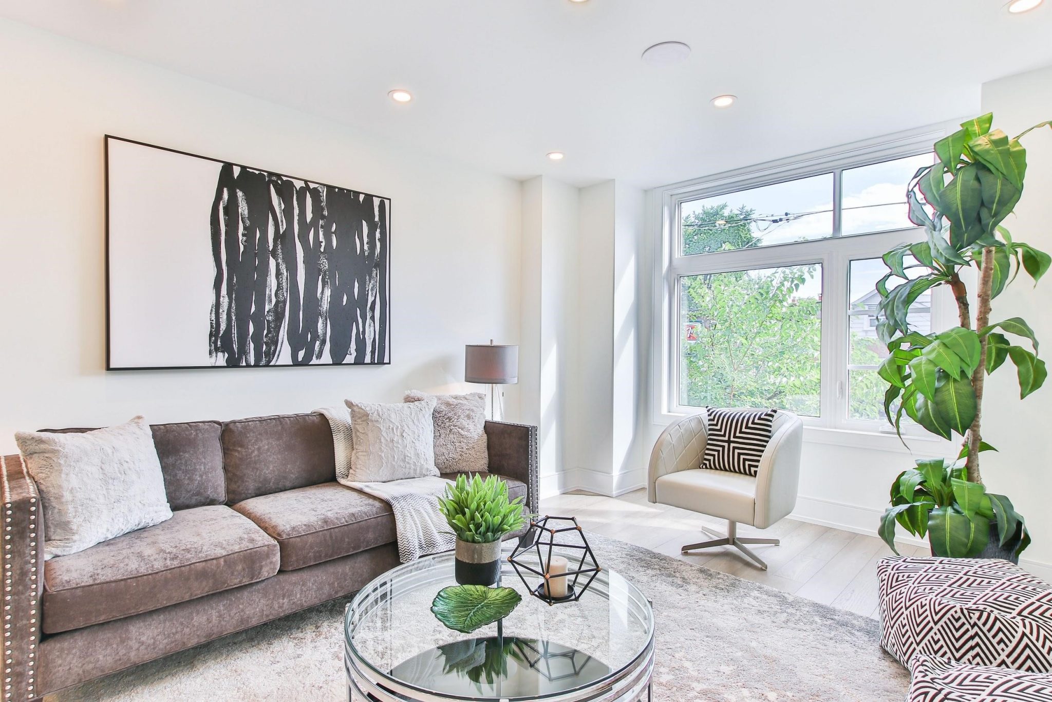How to Create a Focal Point Using Furniture Arrangement